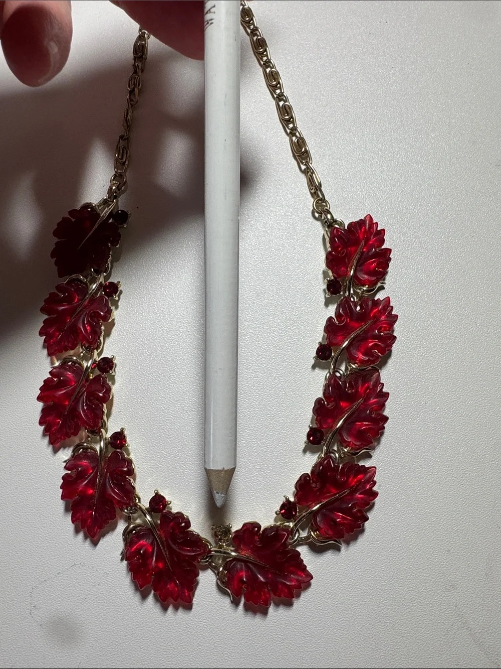 LISNER MOLDED RED “JELLY” LUCITE RHINESTONE LEAF NECKLACE BRACELET EARRINGS SET
